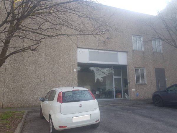 locale commerciale in affitto a Lissone