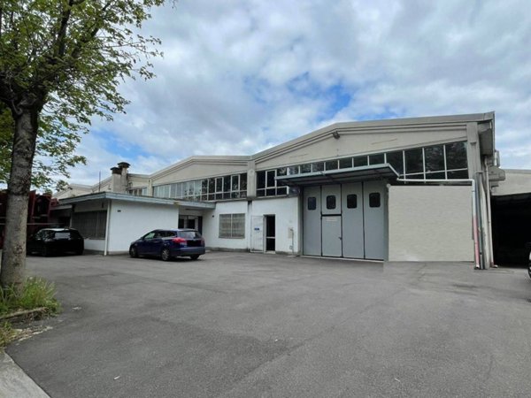 locale commerciale in affitto a Lissone