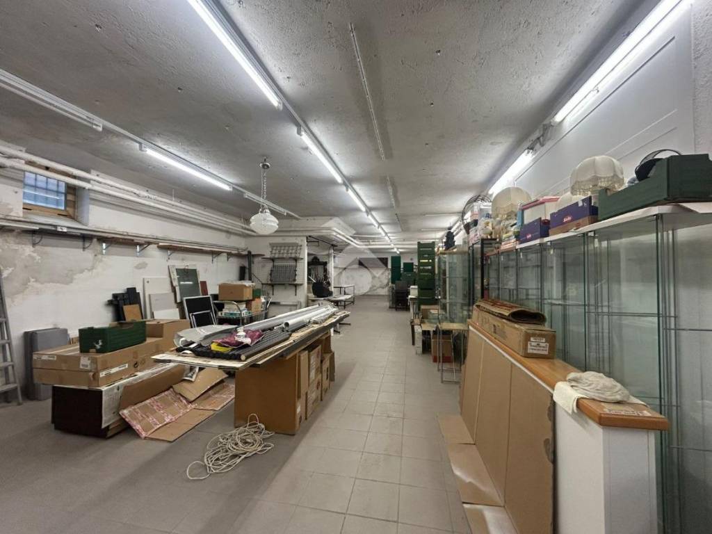 locale commerciale in affitto a Lissone