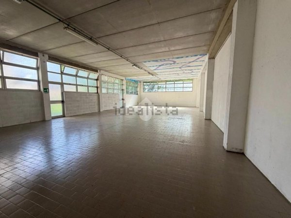 locale commerciale in affitto a Lissone