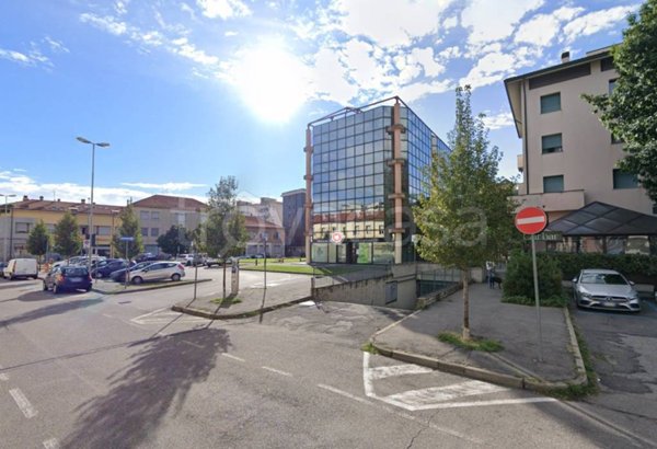 locale commerciale in affitto a Lissone