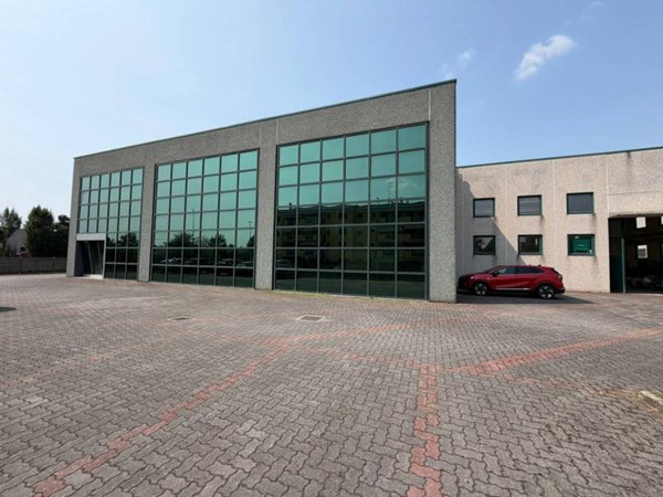 locale commerciale in affitto a Lissone