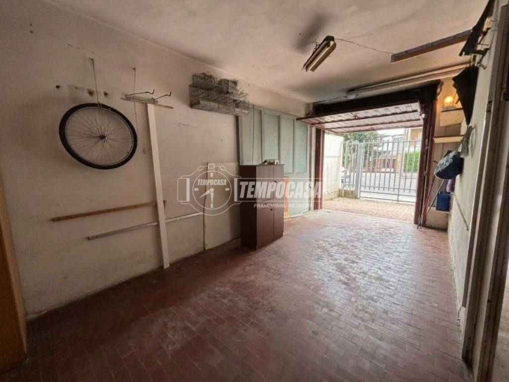 locale commerciale in affitto a Lissone