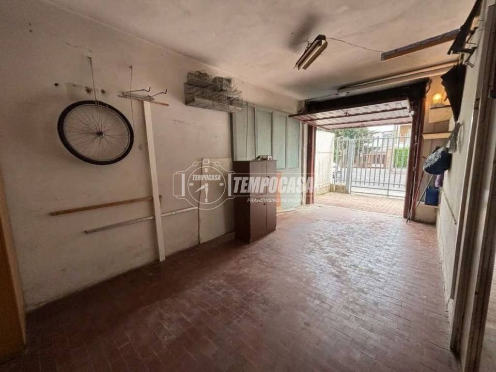 locale commerciale in affitto a Lissone