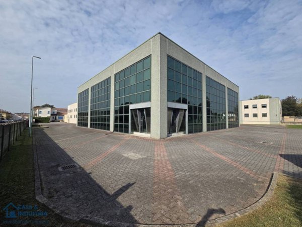 locale commerciale in affitto a Lissone