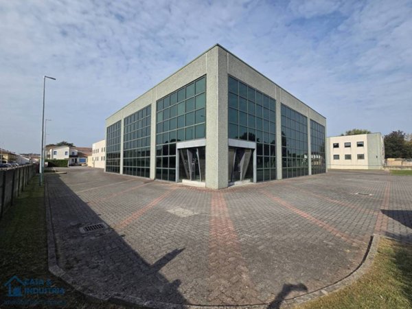 locale commerciale in affitto a Lissone