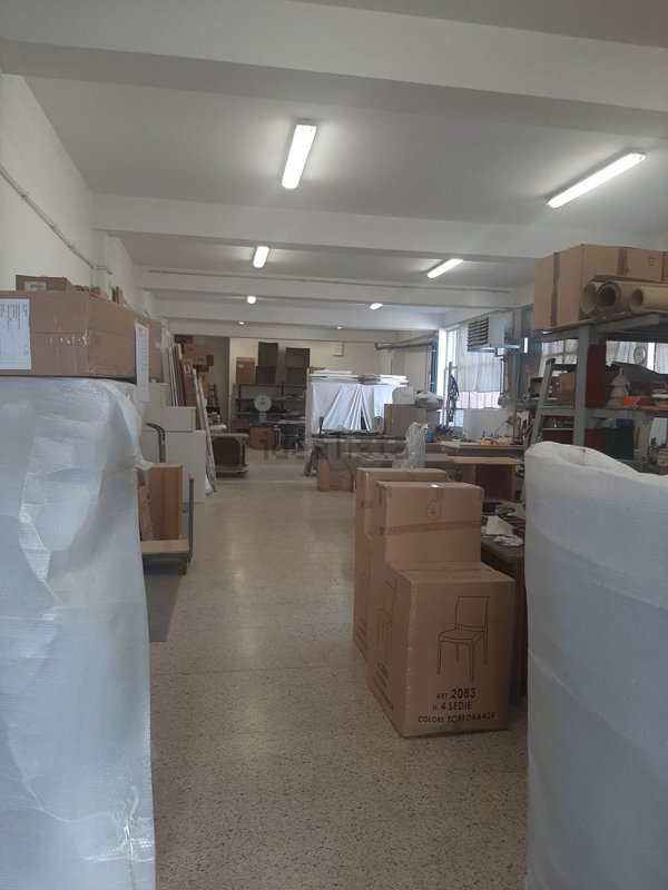 locale commerciale in affitto a Lissone