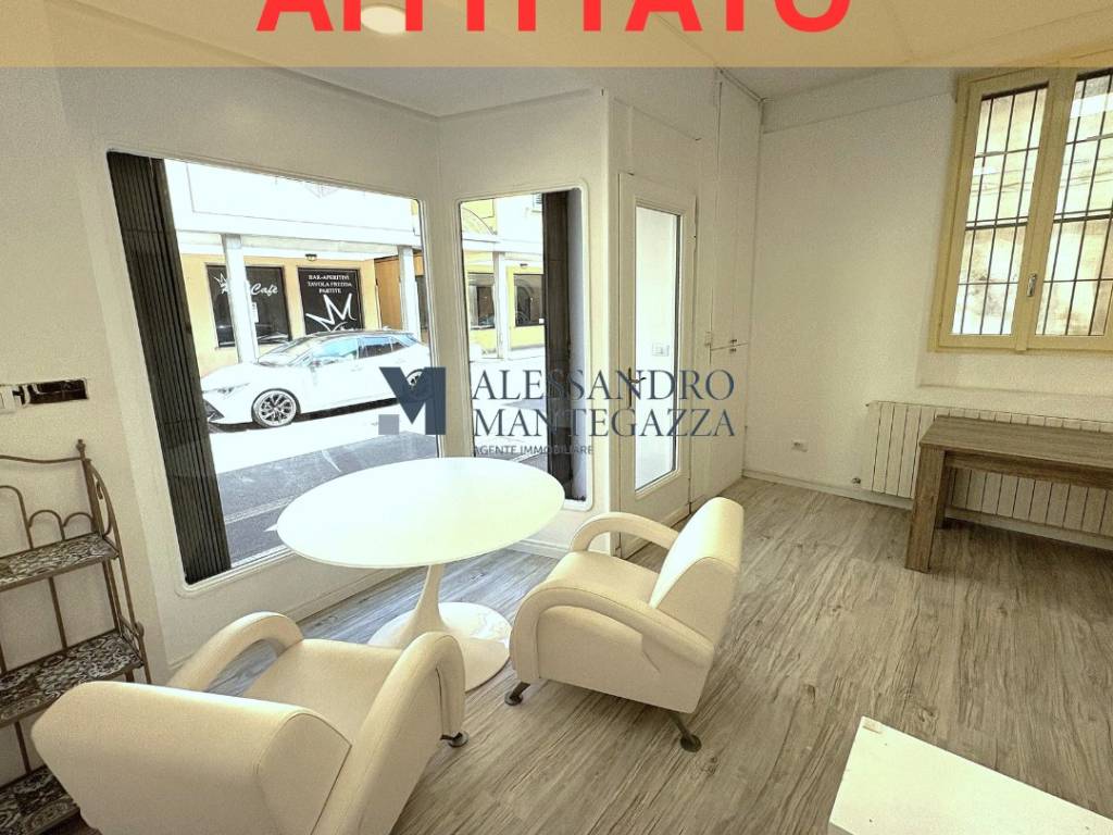 negozio in affitto a Macherio