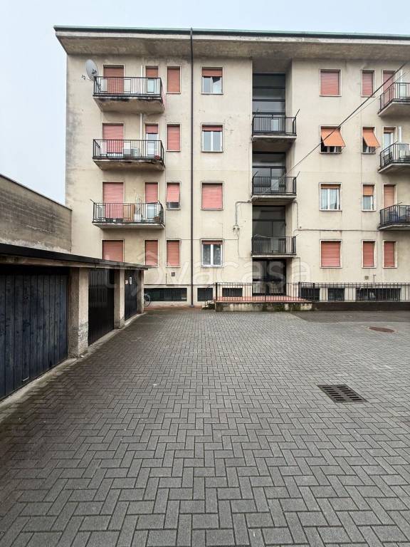 appartamento in affitto a Macherio