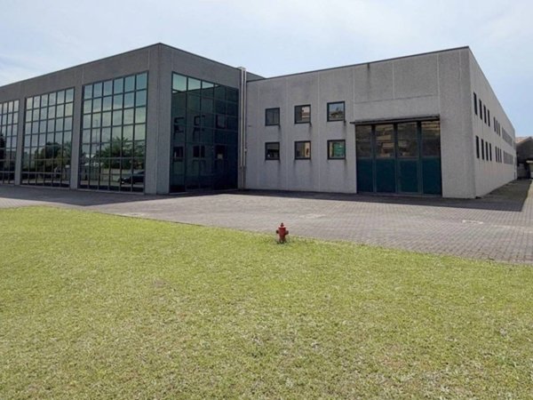 locale commerciale in affitto a Macherio