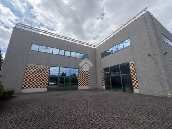 locale commerciale in affitto a Macherio in zona Belvedere