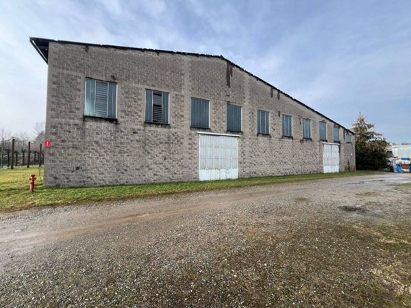 locale commerciale in affitto a Meda