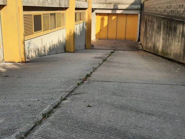 locale commerciale in affitto a Meda