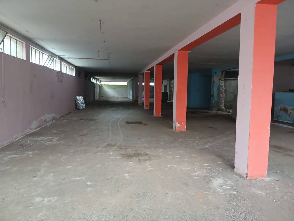 locale commerciale in affitto a Meda
