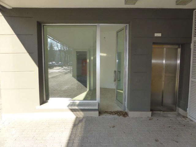 negozio in affitto a Meda