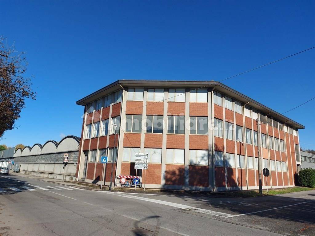 intera palazzina in affitto a Meda