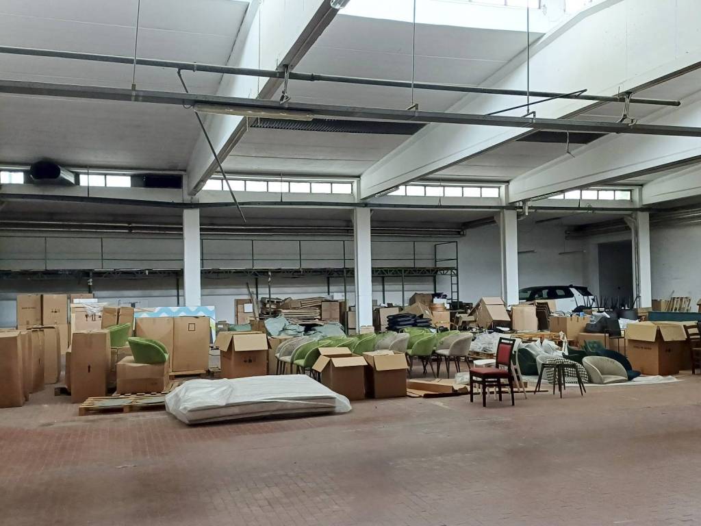 locale commerciale in affitto a Meda