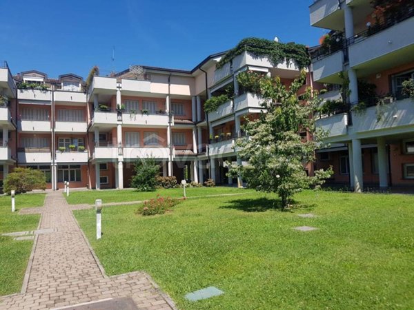 negozio in affitto a Meda