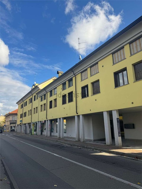 negozio in affitto a Meda