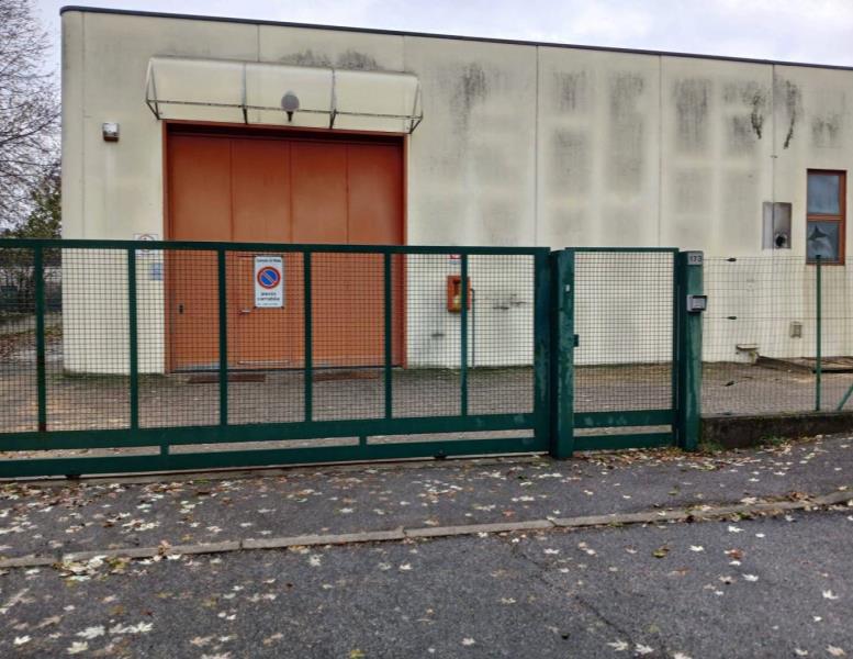 locale commerciale in affitto a Meda