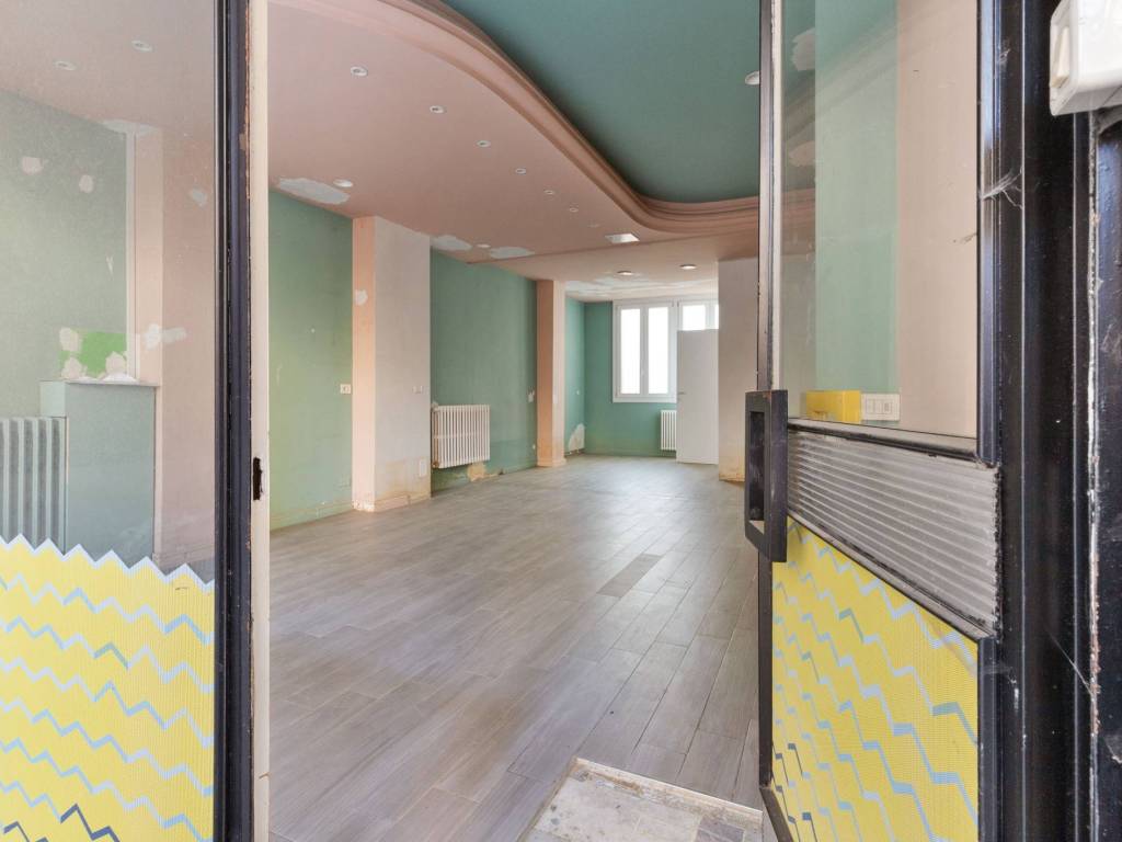 negozio in affitto a Meda