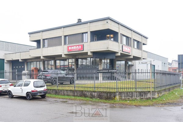 locale commerciale in affitto a Meda