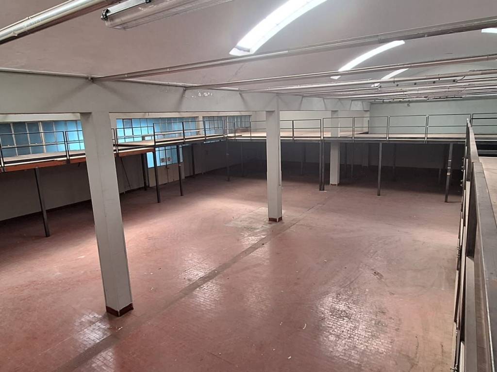 locale commerciale in affitto a Meda