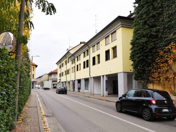 negozio in affitto a Meda