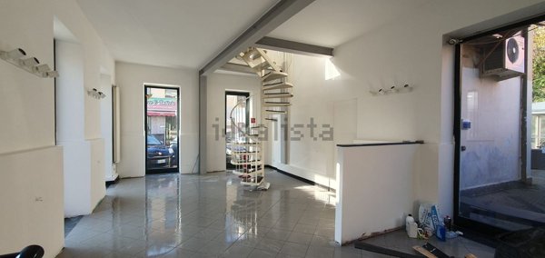 negozio in affitto a Meda