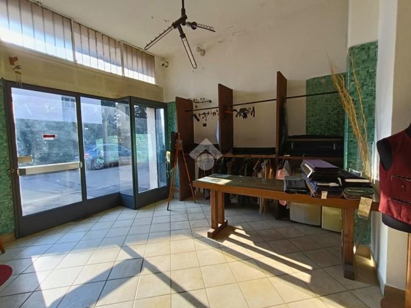 negozio in affitto a Meda