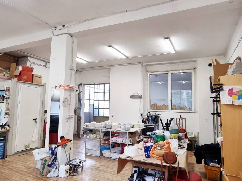 locale commerciale in affitto a Meda