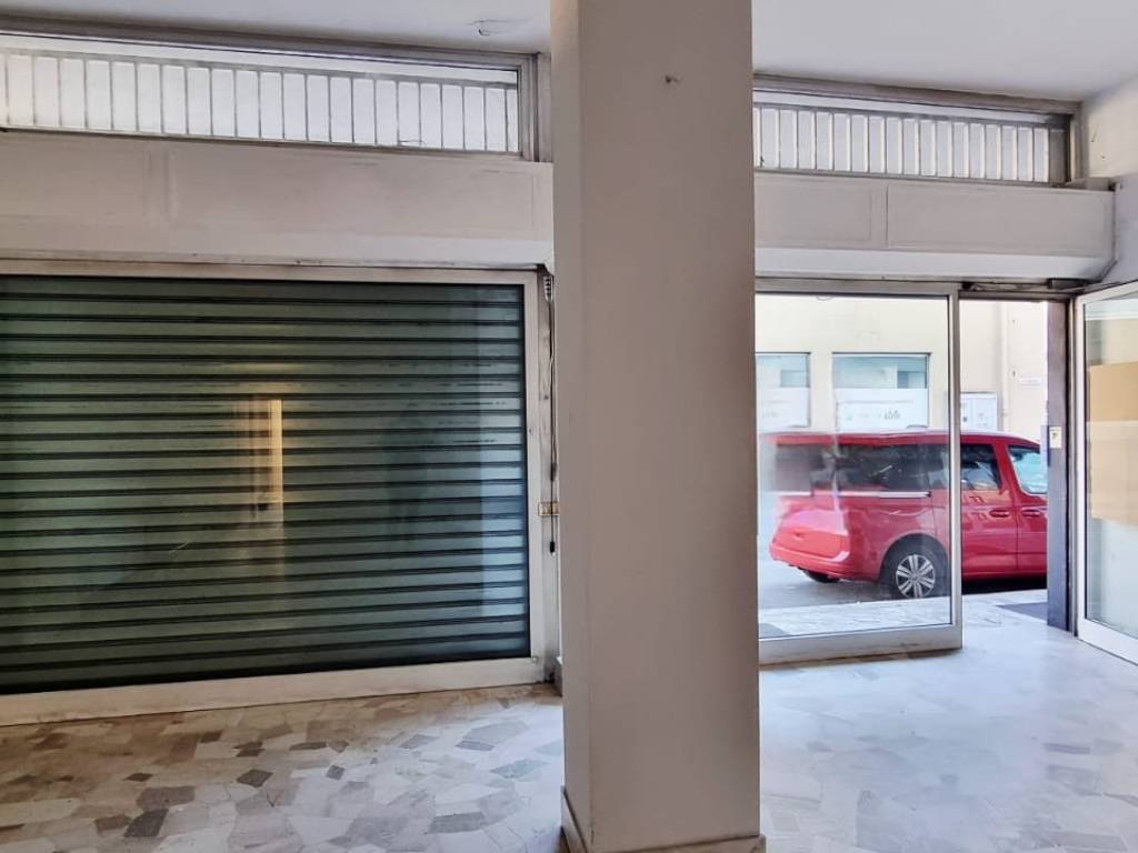 negozio in affitto a Meda