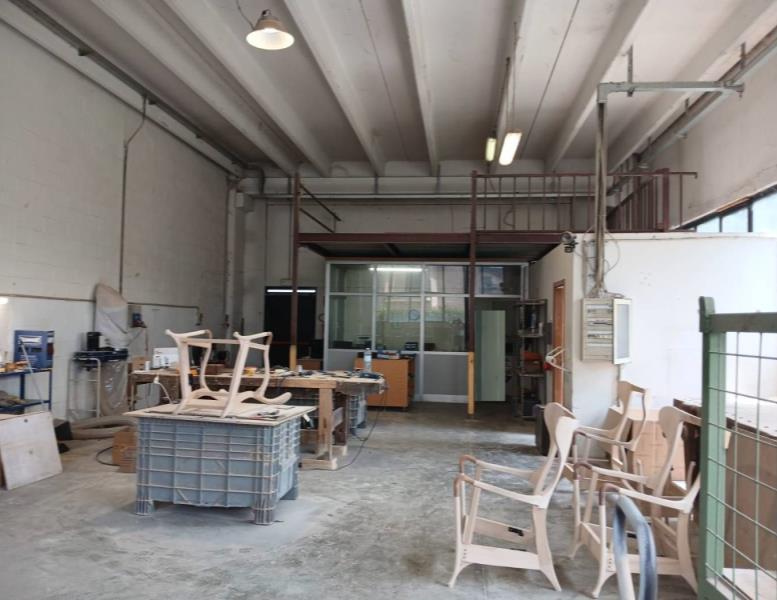 locale commerciale in affitto a Meda