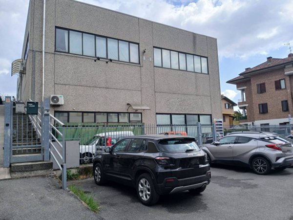 locale commerciale in affitto a Meda