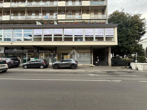 negozio in affitto a Meda