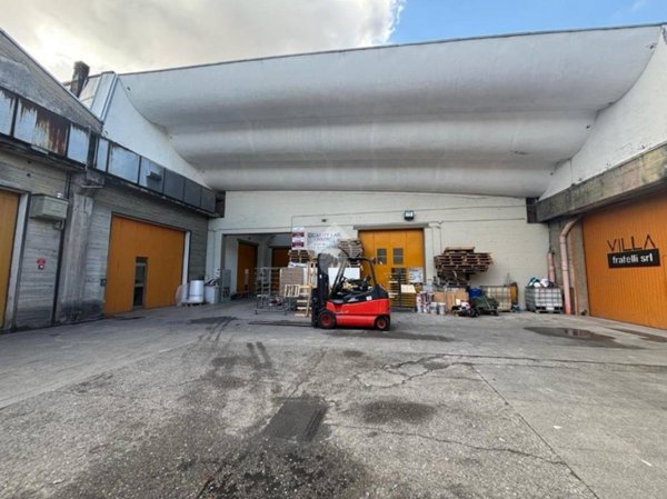 locale commerciale in affitto a Meda
