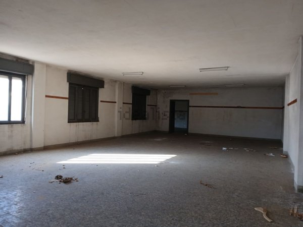 locale commerciale in affitto a Meda