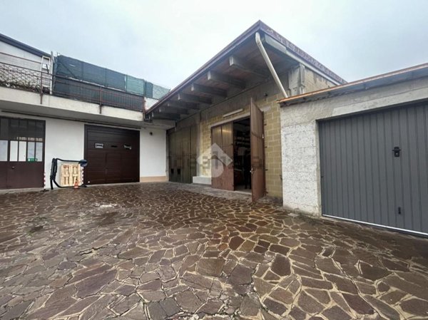 locale commerciale in affitto a Meda