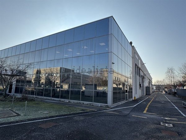 capannone in affitto a Mezzago