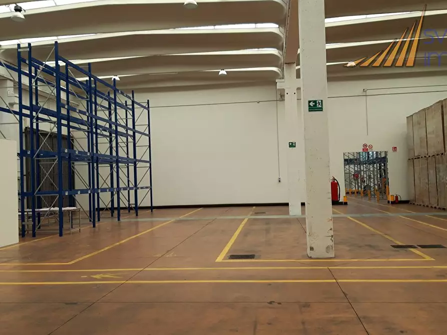 capannone in affitto a Mezzago