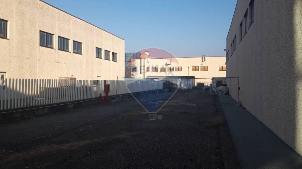 capannone in affitto a Mezzago