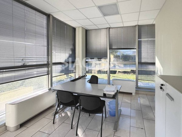 capannone in affitto a Mezzago