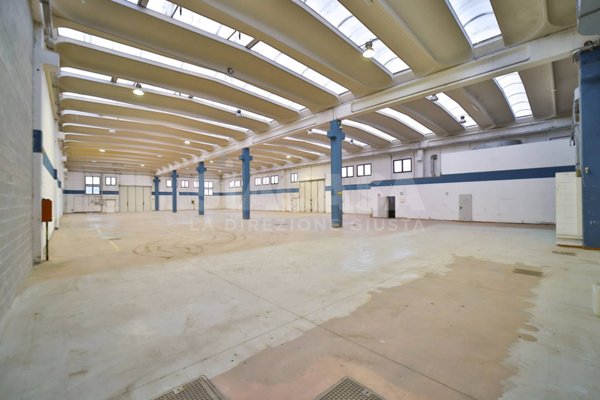 capannone in affitto a Mezzago