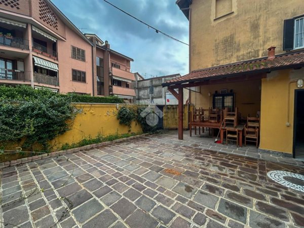 negozio in affitto a Mezzago