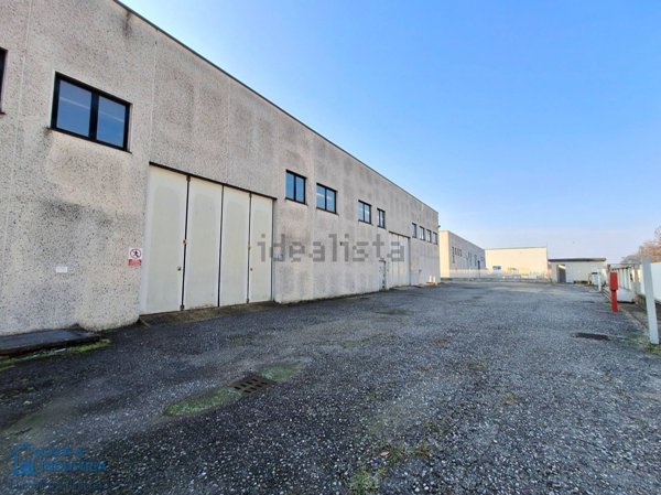 capannone in affitto a Mezzago