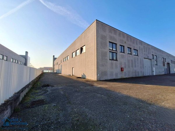 locale commerciale in affitto a Mezzago