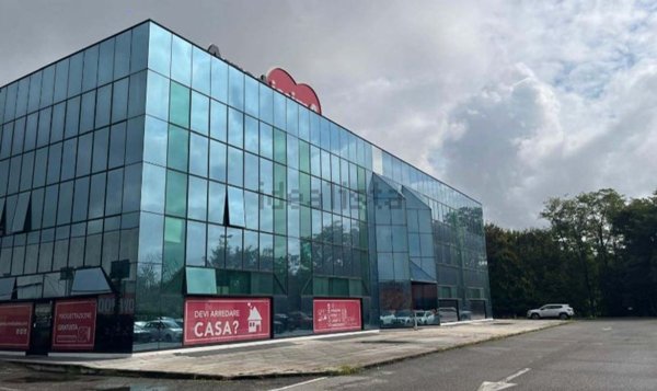 locale di sgombero in affitto a Mezzago