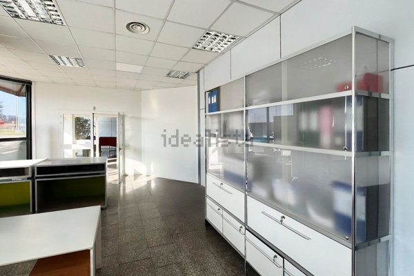 capannone in affitto a Mezzago