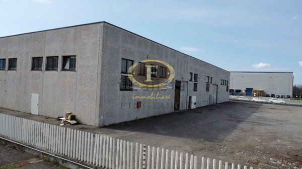 capannone in affitto a Mezzago