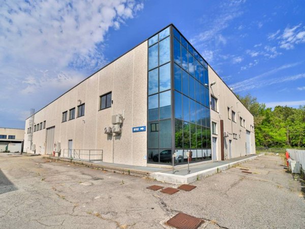 locale commerciale in affitto a Mezzago in zona Cascina Orobona